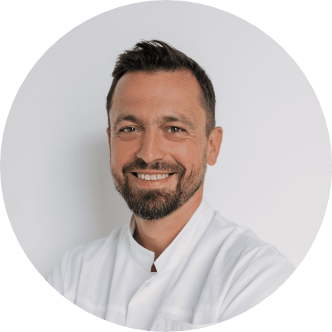 //dev.lifestylemed.pl/wp-content/uploads/2021/08/adam-pawelec.png